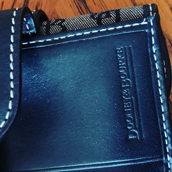 Sold‼️Dooney and Bourke Wallet - Picture 5 of 9